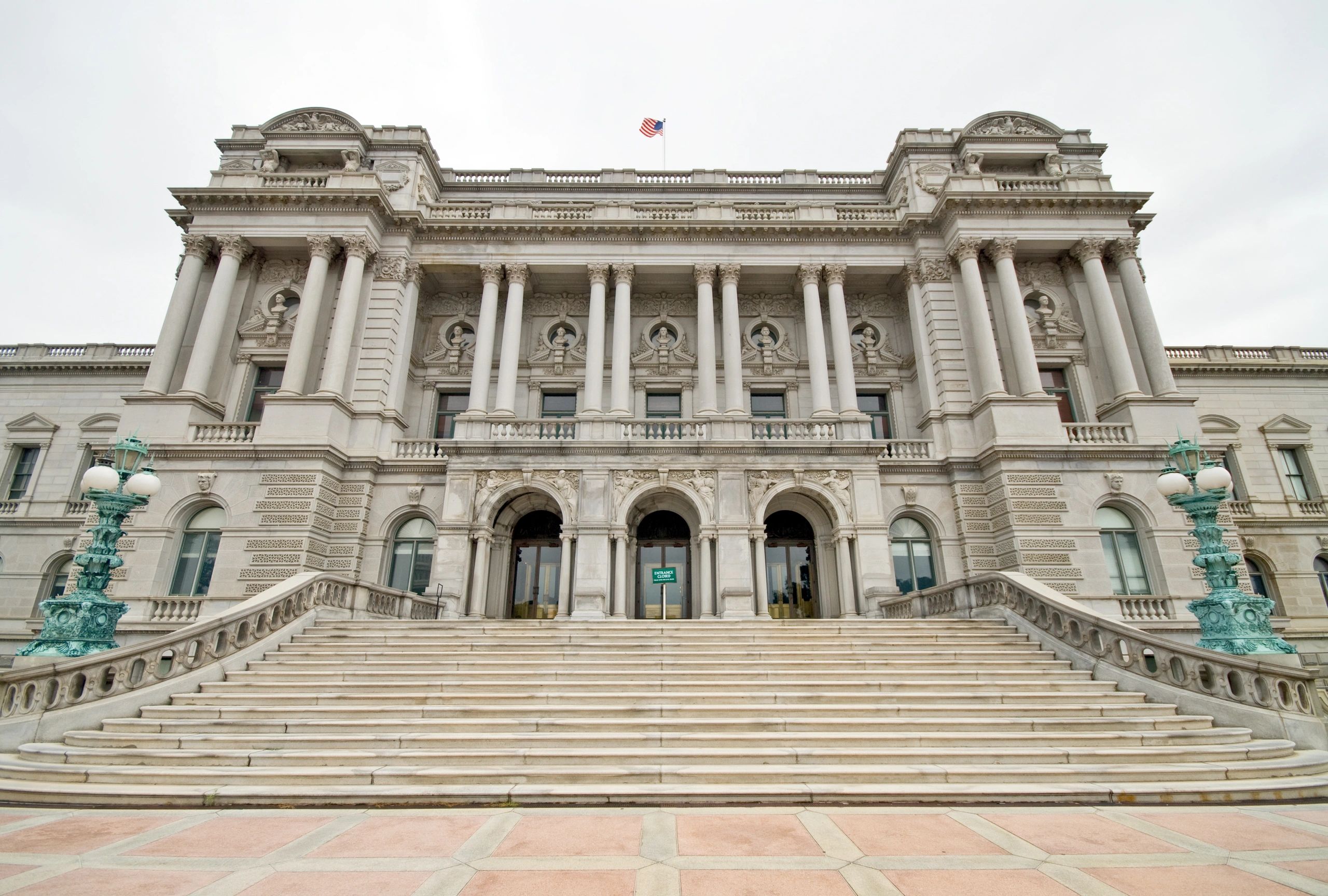 Government building exterior symbolizing formal legal institutions